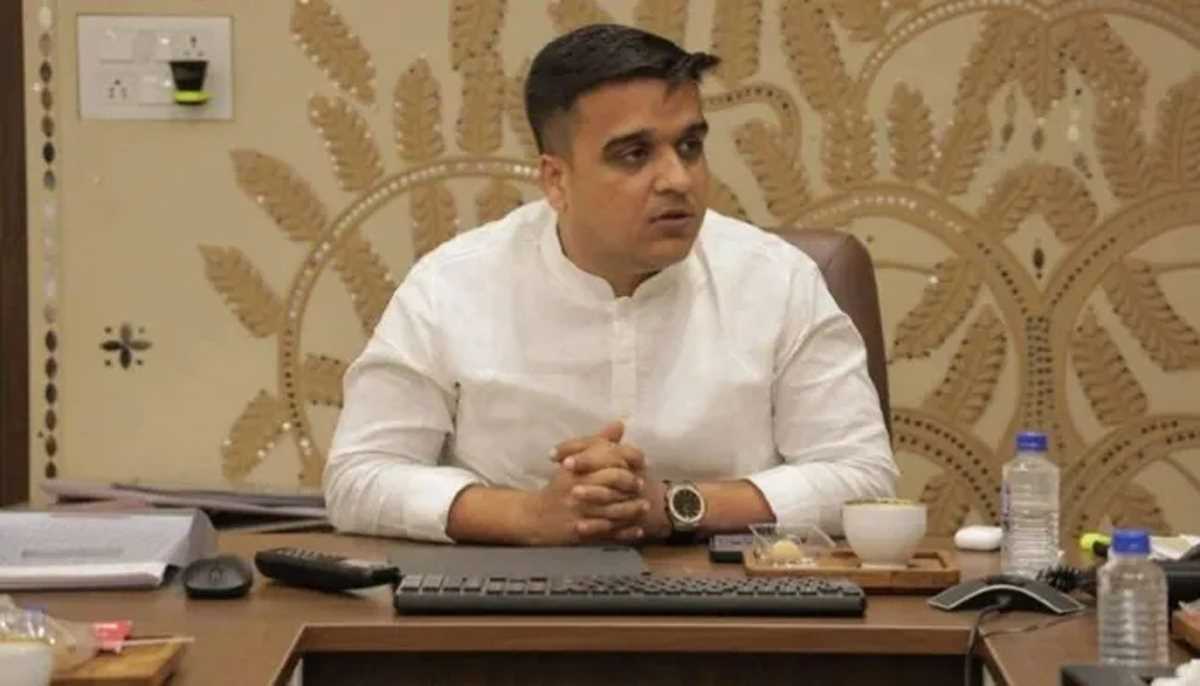 ‘कायदे में रहोगे तो फायदे में रहोगे’, सूरत हादसे पर सख्त गृह मंत्री हर्ष संघवी